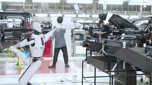 Galbot G1在汽车生产线执行物料分拣调试工作