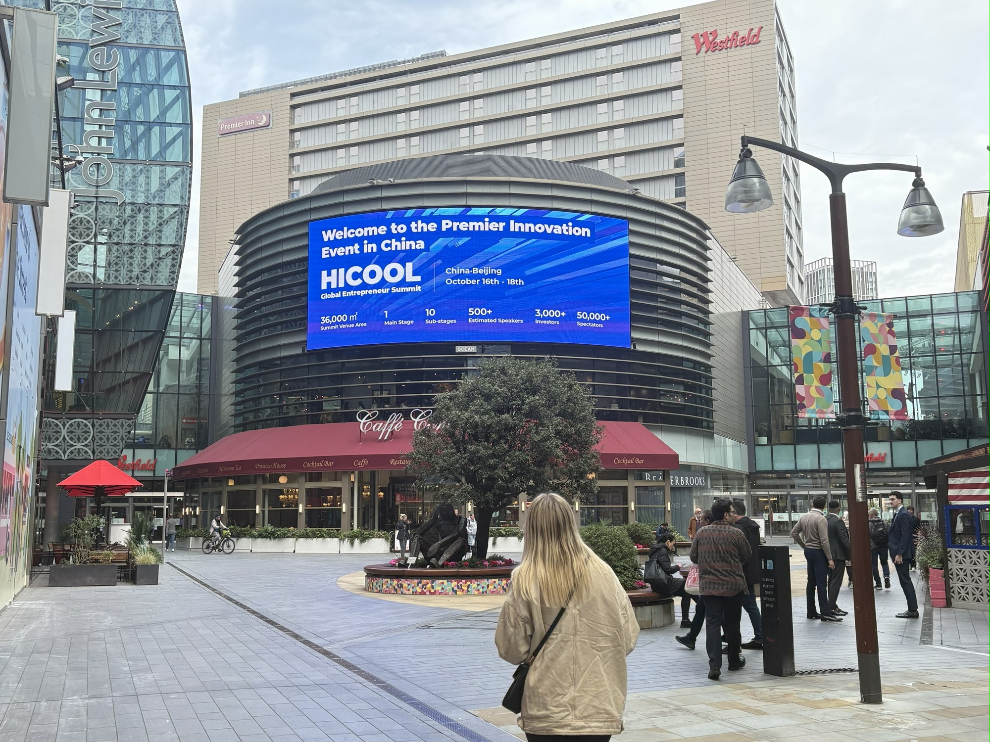 英国伦敦大屏 (2).jpg