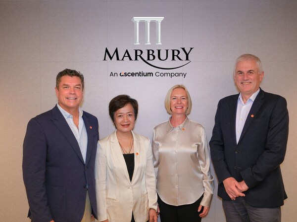 左起：Marbury主席兼创始人Duncan Smith、Ascentium创始管理层成员与集团总裁Wendy Wang、Marbury董事总经理Chris Dutka、Ascentium旗下公司Harneys Fiduciary行政总裁Ross Munro。
