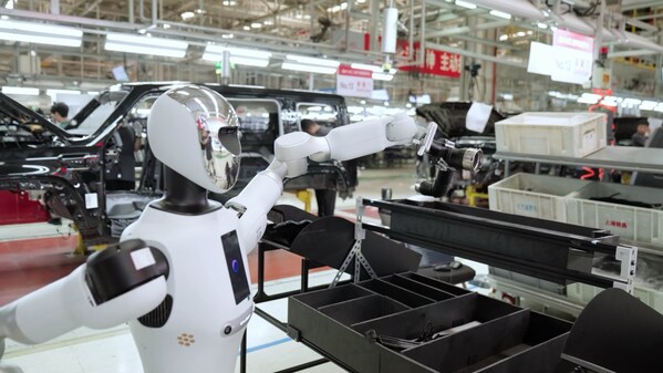 银河通用机器人Galbot G1在生产线执行物料分拣调试工作